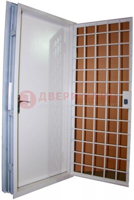 Белая стальная бронированная дверь с нитроэмалью ДБ-7 в Долгопрудном