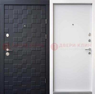 Темная входная дверь с белой МДФ внутри ДМ-222 в Звенигороде