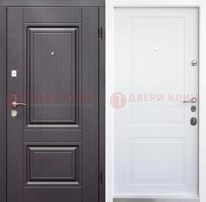 Темная входная дверь с белой МДФ внутри ДМ-238 в Долгопрудном