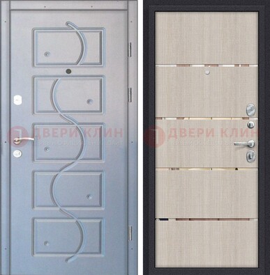 Серая железная дверь с МДФ и молдингами ДМ-392 в Перми