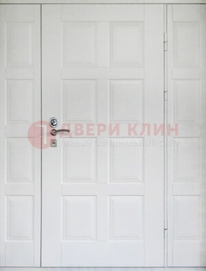 Белая входная дверь для коттеджа с МДФ ДМ-536 в Долгопрудном