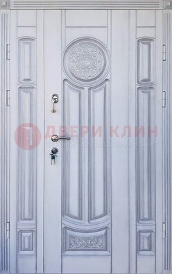 Белая двухстворчатая дверь с массивом дуба ДМД-72 в Долгопрудном