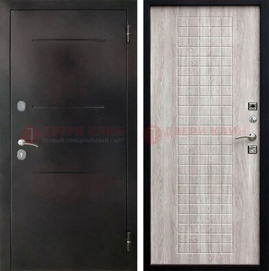Черная железная дверь с порошковым покрытием и филенчатой МДФ ДП-221 в Долгопрудном