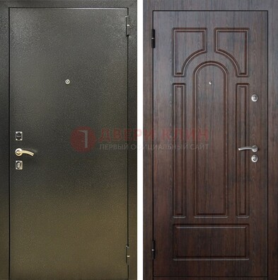 Железная темно-серая дверь с порошковым напылением и МДФ Тисненый орех ДП-275 в Долгопрудном