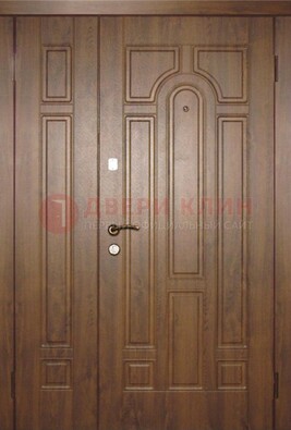 Двухстворчатая коричневая парадная дверь ДПР-48 в Долгопрудном