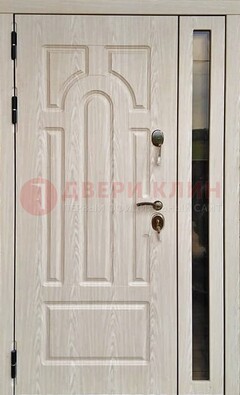 Белая металлическая дверь со стеклом ДС-68 в Краснодаре