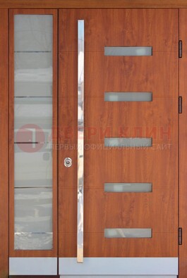 Коричневая металлическая дверь со стеклом ДС-72 в Долгопрудном