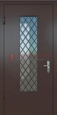 Темная металлическая дверь с решеткой и стеклом ДС-7 в Долгопрудном