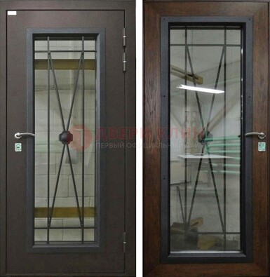 Коричневая железная дверь со стеклом для частного дома ДС-8 в Долгопрудном