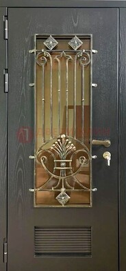 Одностворчатая железная дверь со стеклом и ковкой для дома ДСК-101 в Долгопрудном