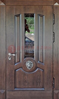 Коричневая уличная дверь со стеклом и ковкой ДСК-107 в Твери
