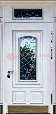 Металлическая дверь со стеклом и ковкой в белом цвете ДСК-148 в Долгопрудном