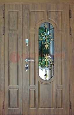 Коричневая полуторная дверь со стеклом и ковкой ДСК-198 в Зеленограде