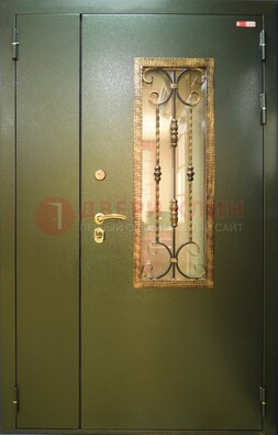 Стальная дверь со стеклом и ковкой ДСК-29 для квартиры в Долгопрудном