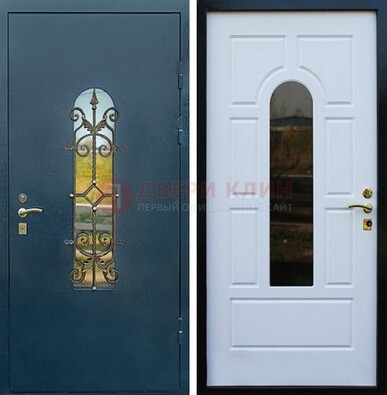 Входная дверь Дверь со стеклом и ковкой ДСК-71 для кирпичного дома в Долгопрудном