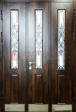 Входная дверь со стеклом и ковкой ДСК-72 в кирпичный дом в Долгопрудном