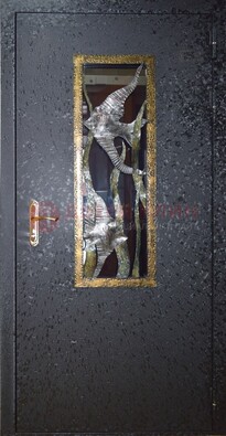 Металлическая дверь со стеклом и ковкой ДСК-82 для крыльца в Пензе