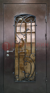 Металлическая дверь со стеклом и ковкой ДСК-95 для магазина в Долгопрудном