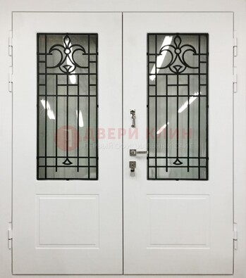 Белая двухстворчатая уличная дверь Винорит со стеклом ДСТ-4 в Долгопрудном
