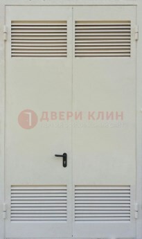 Белая металлическая техническая дверь с вентиляционной решеткой ДТ-6 в Долгопрудном