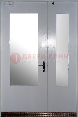Белая  тамбурная дверь со стеклянными вставками ДТМ-18 в Долгопрудном