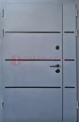 Серая металлическая тамбурная дверь с молдингами ДТМ-42 в Долгопрудном