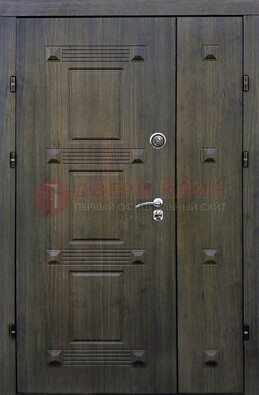 Железная двухстворчатая филенчатая дверь с виноритом ДВТ-143 в Долгопрудном