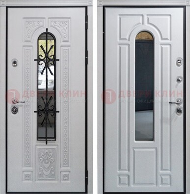 Белая стальная дверь с виноритом и ковкой снаружи ДВТ-197 в Чебоксарах