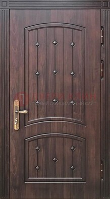 Коричневая уличная дверь с виноритом для дома ДВТ-235 в Долгопрудном