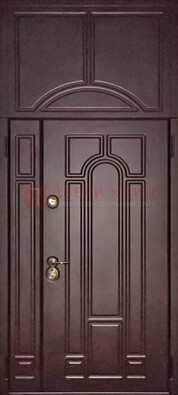 Коричневая железная дверь с виноритом и верхней фрамугой ДВТ-243 в Долгопрудном