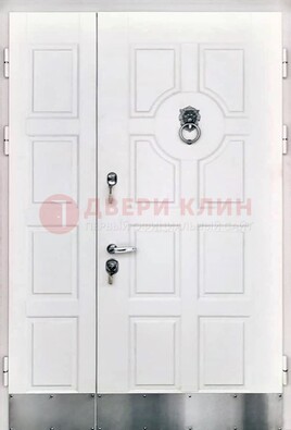 Белая входная дверь с виноритом ДВТ-246 в Долгопрудном