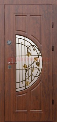 Стальная коричневая дверь с виноритом и ковкой ДВТ-82 в Долгопрудном