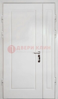 Полуторная металлическая дверь с МДФ в белом цвете ПЛ-24 в Долгопрудном